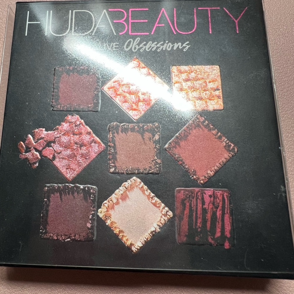 Huda Beauty Mauve Obsessions Eyeshadow Palette
